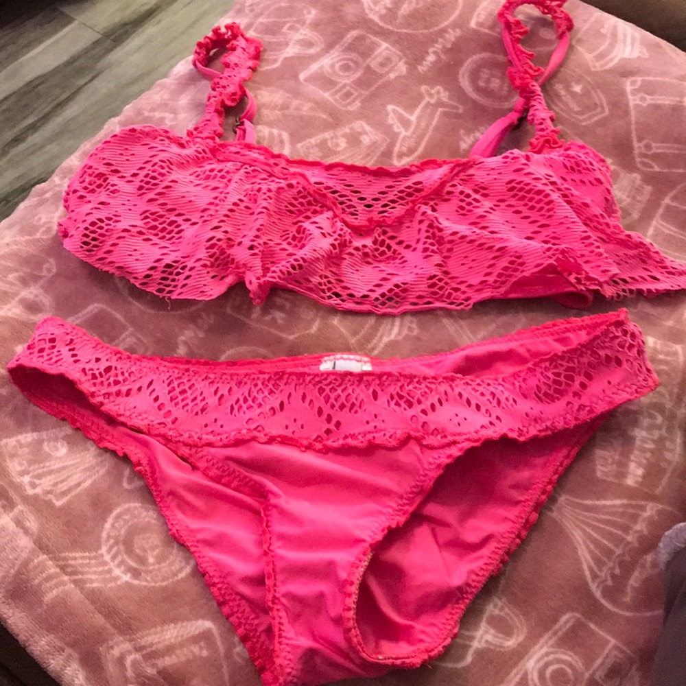 BECCA BIKINI HOT PINK W/LACE RUFFLES SIZE SP GREAT CONDITION!